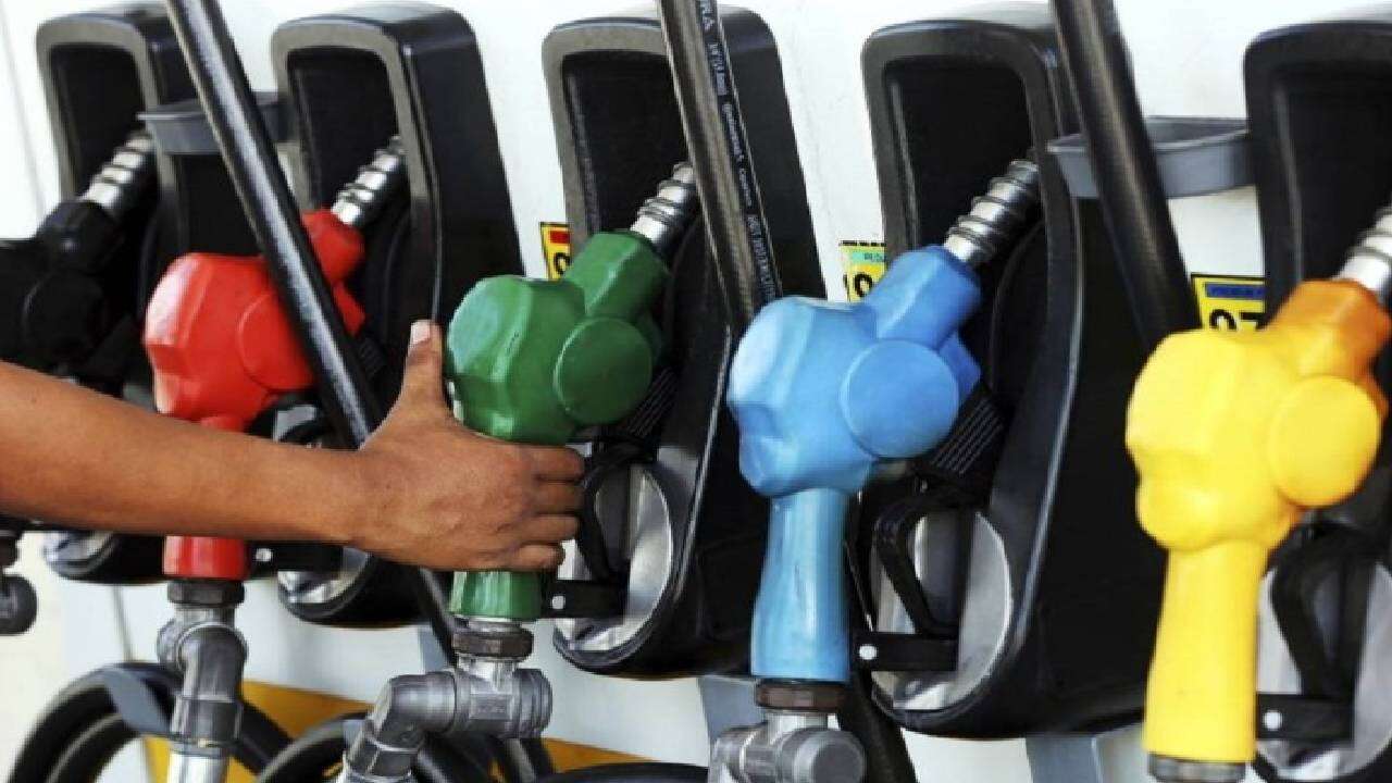 Sürücüler rahat bir nefes alacak: Akaryakıtta cuma indirimi! Pompaya yansıdı, işte indirimli benzin ve motorin fiyatları 6